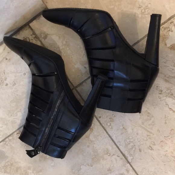 Stuart Weitzman Black Airliner bootie - Picture 4 of 9